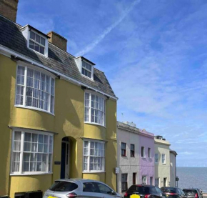 Georgian home on the beach great for families !